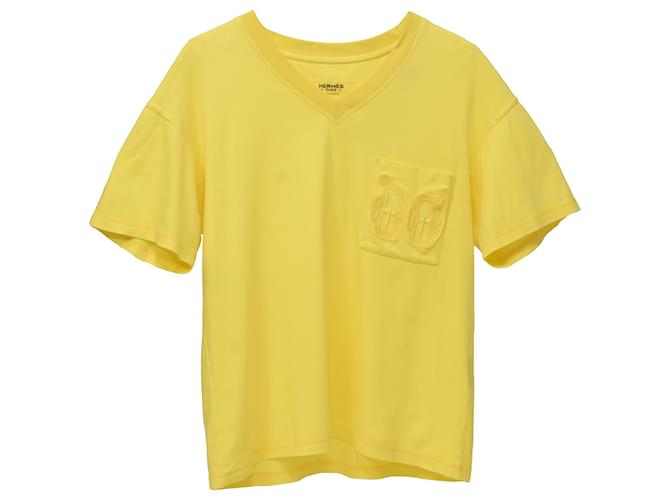 Hermès Camiseta Hermes con cuello en V y bolsillo en algodón amarillo  ref.1343840