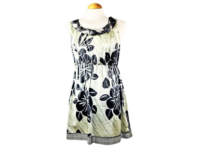 Autre Marque Graues Kleid mit Blumen