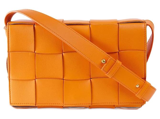 Bottega Veneta Umhängetasche mit Kassetten-Print Orange Leder  ref.1345839