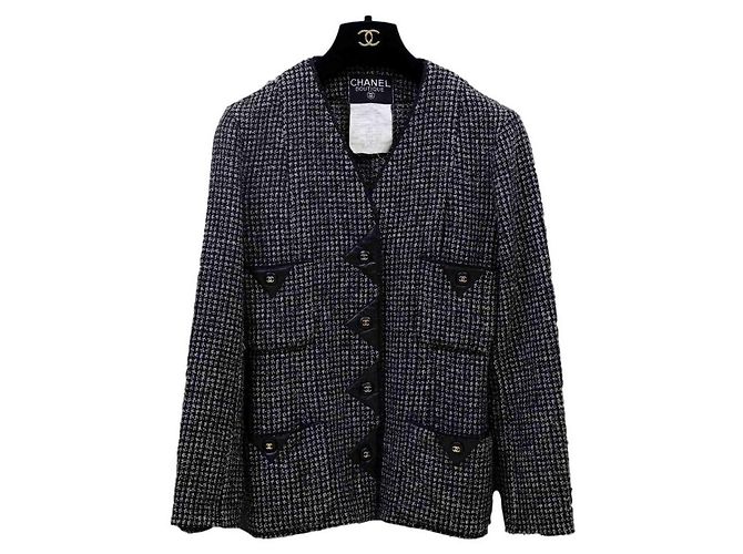 Cambon Chanel Vintage 92 Jacket with Leather button Black