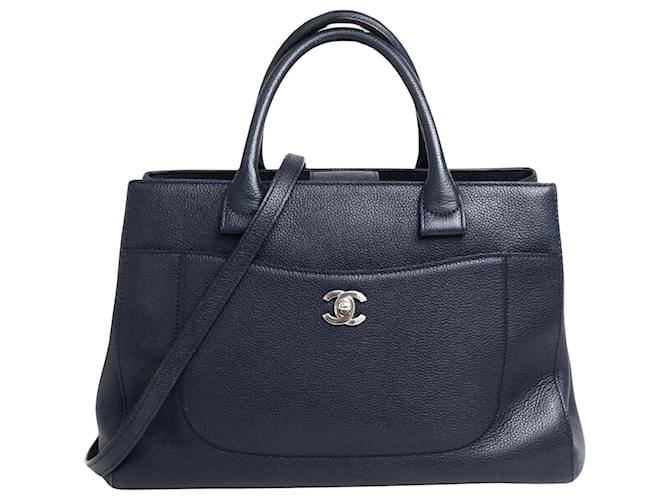 Chanel Executive Navy blue Leather  ref.1342668