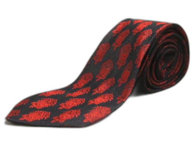 Pierre Cardin Corbata Negra con Escudo Rojo Nero