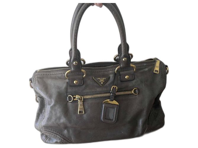 Bolsa de mão Prada em couro cáqui Caqui