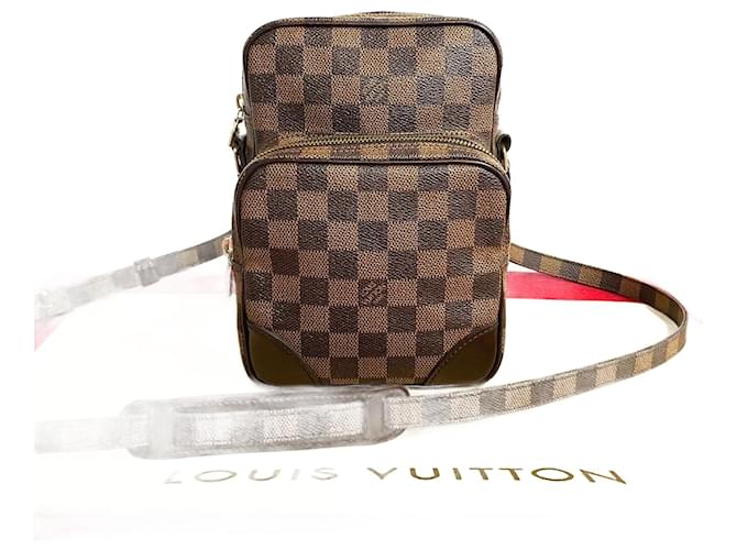 Louis Vuitton Bolsa de ombro de lona Amazon N48074 Em uma boa condição  ref.1347092