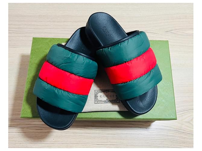 Magnifiques sandales Gucci Noir Rouge Vert clair  ref.1348278