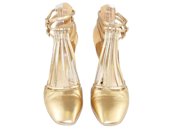 Zapatos de tacón con correa en T y logo CC entrelazados dorados de Chanel Cuero  ref.1348681
