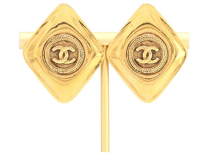 Chanel Dourado Metal  ref.1349547