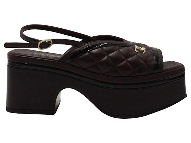 Sandales à plateforme matelassées Chanel en cuir marron  ref.1349871