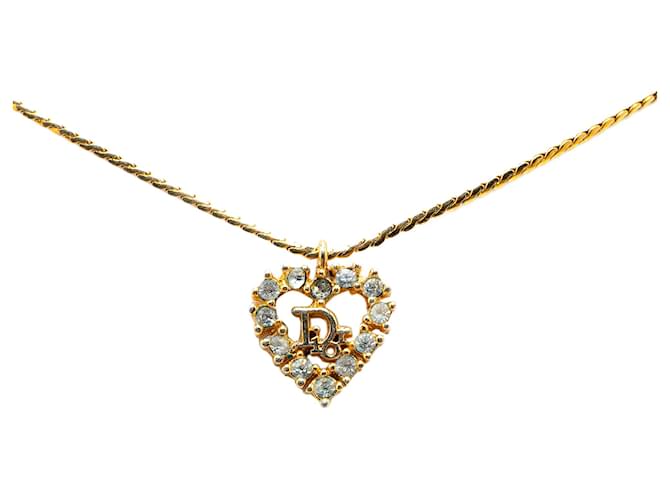 Collar con colgante de corazón con diamantes de imitación y logotipo dorado de Dior Metal Chapado en oro  ref.1349991