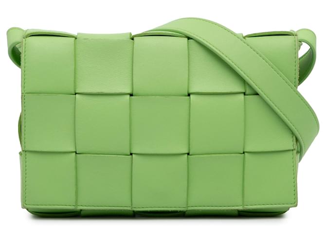 Bottega Veneta Verde Intrecciato Cassete Crossbody Couro Bezerro-como bezerro  ref.1350050