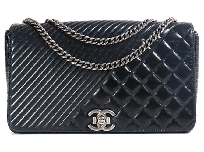 CHANEL - Coco Boy shoulder bag in black quilted leather  ref.1350792