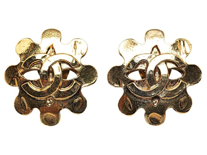 Gold Chanel CC Clip On Earrings Golden Gold-plated  ref.1350892