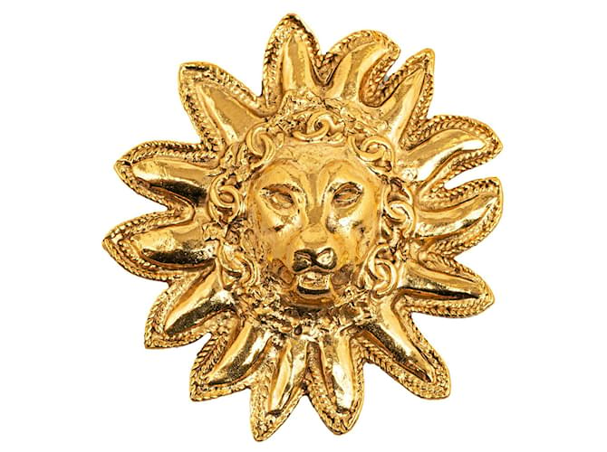 Broche de cabeça de leão Chanel em ouro Dourado Metal  ref.1350933