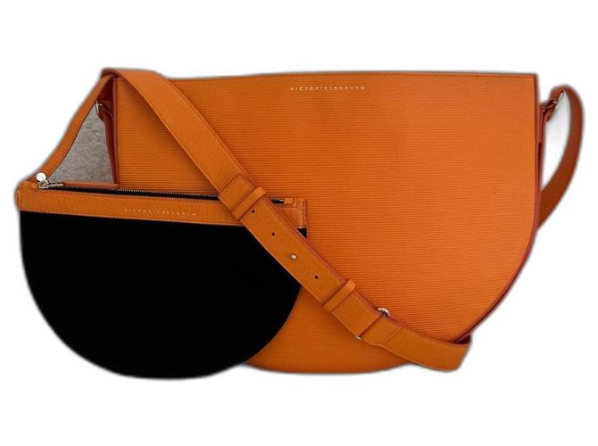Victoria Beckham Halfmoon Tasche Orange