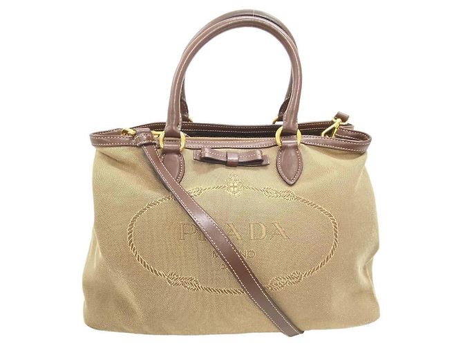 Jacquard mit Prada-Logo