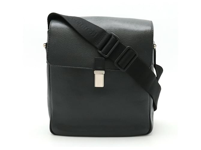 Louis Vuitton Yaranga Black Leather  ref.1352834