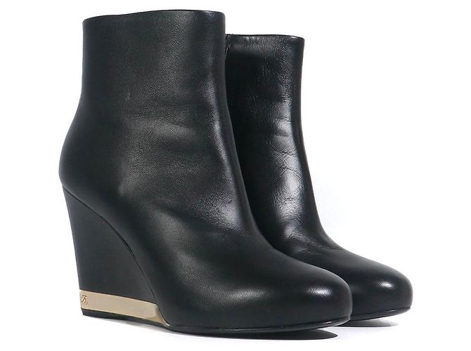 CHANEL - Black leather wedge ankle boots (Size 39)
