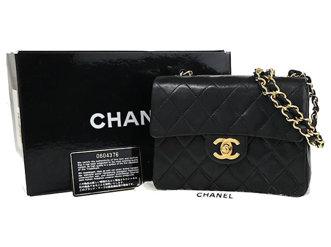 Chanel Mini matelassé Black Leather  ref.1355335