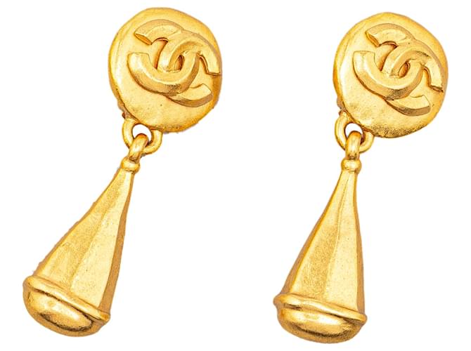 Chanel Gold CC Clip On Earrings Golden Metal Gold-plated  ref.1355815
