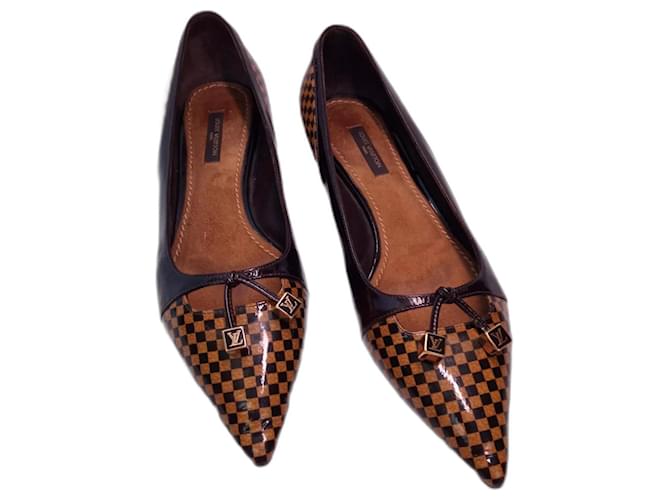 Chaussures plates en cuir verni et simili cuir damier monogramme Louis Vuitton Cuir vernis Marron Noir Cognac  ref.1356036