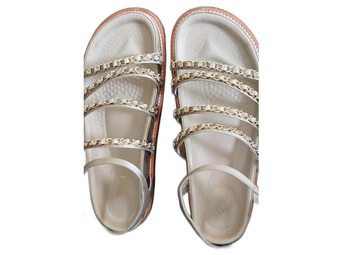 Cambon Mehrfachriemen-Sandalen von Chanel Beige Leder  ref.1356399