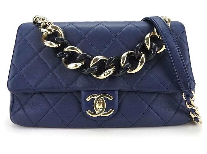 Chanel Matelassé Navy blue Leather  ref.1356633