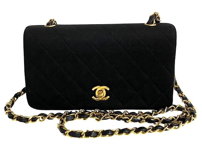 Classique Chanel Matelassé Cuir Noir  ref.1356634