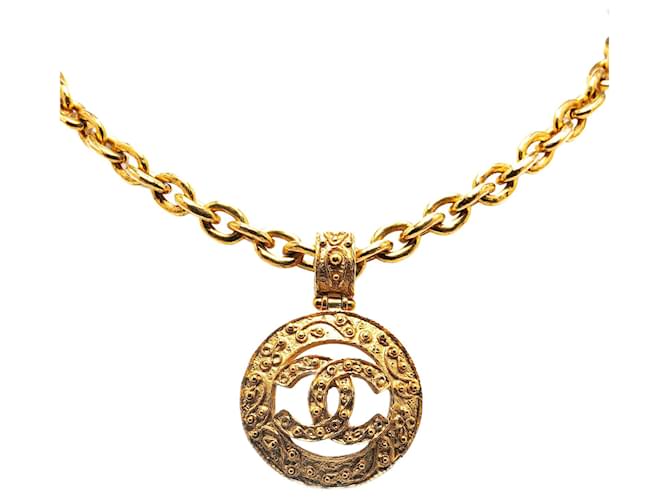 Collier pendentif rond CC en or Chanel Métal Plaqué or Doré  ref.1356960