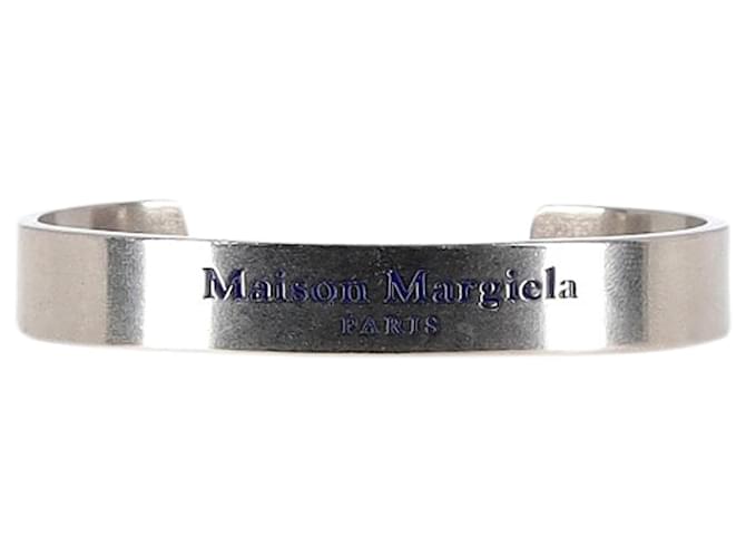 Maison Martin Margiela Brazalete con logo grabado de Maison Margiela en metal plateado Plata  ref.1357004