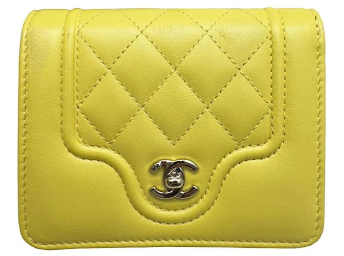 Chanel Mademoiselle Gelb Leder  ref.1357482