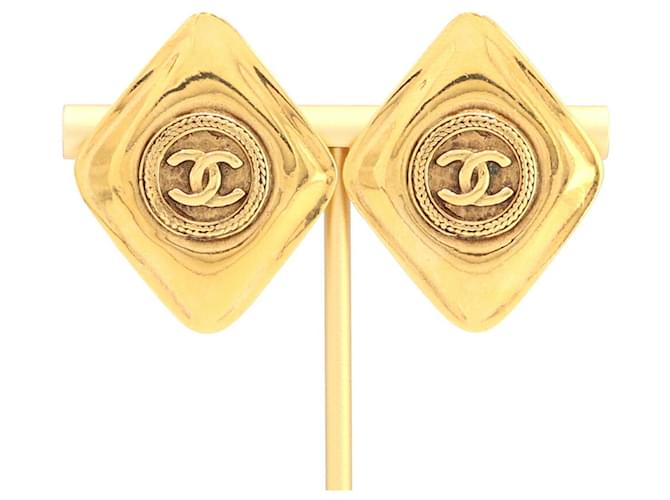 Chanel Dourado Metal  ref.1358613