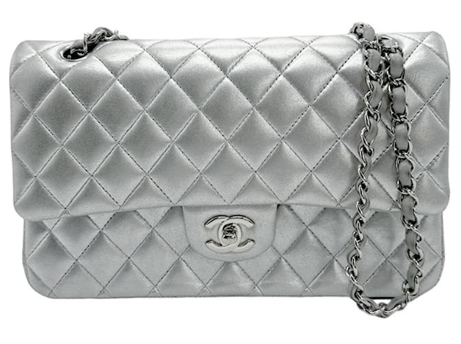 Chanel Timeless Silvery Leather  ref.1359931