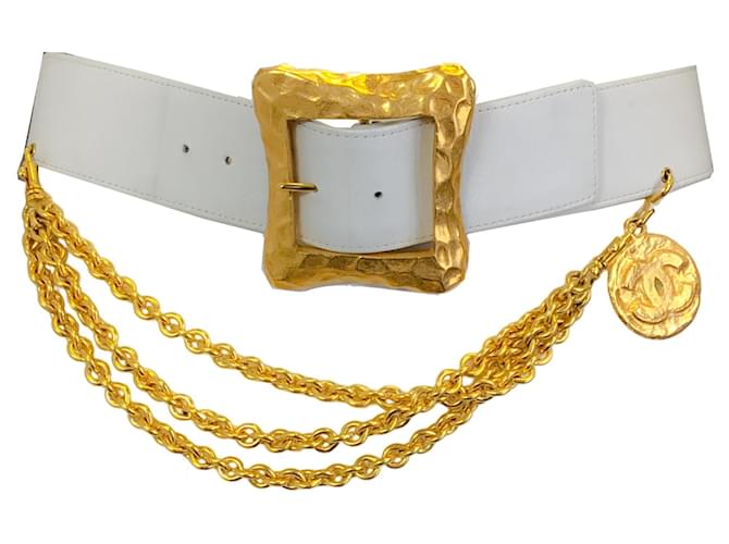Autre Marque Chanel Jahrgang 1993 Nicht-gerade weiss / Goldfarbener Ledergürtel mit CC-Logo-Anhänger und Kettendetail Weiß  ref.1361249
