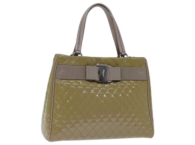 Salvatore Ferragamo Handtasche Emaille Beige Auth cl837