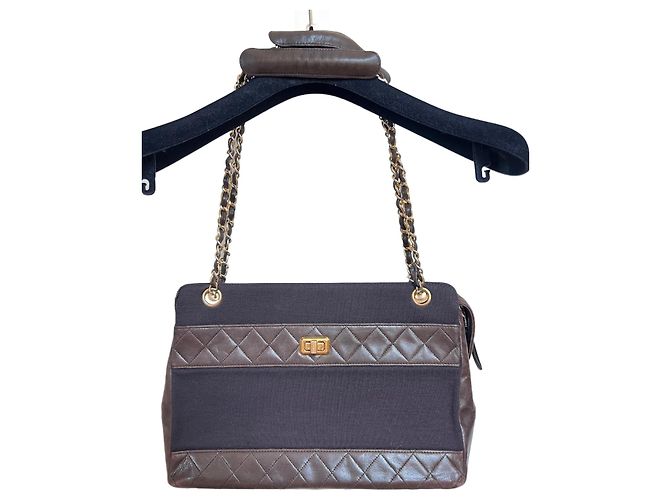 2.55 Bolsa Chanel em couro acolchoado marrom