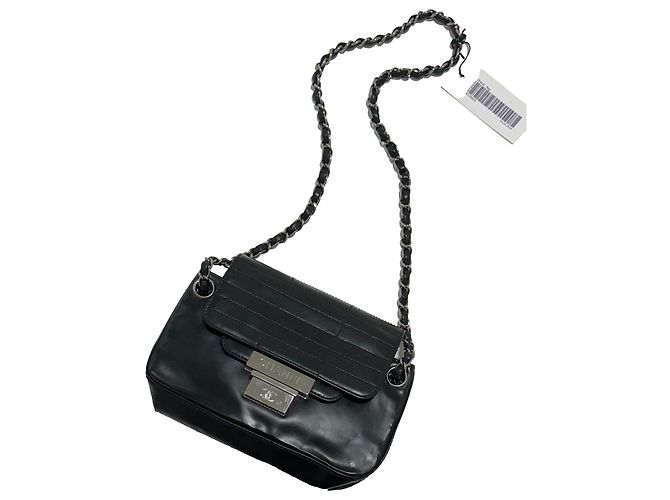 Chanel Borsa a tracolla in pelle nera e catena argento Nero Silver hardware