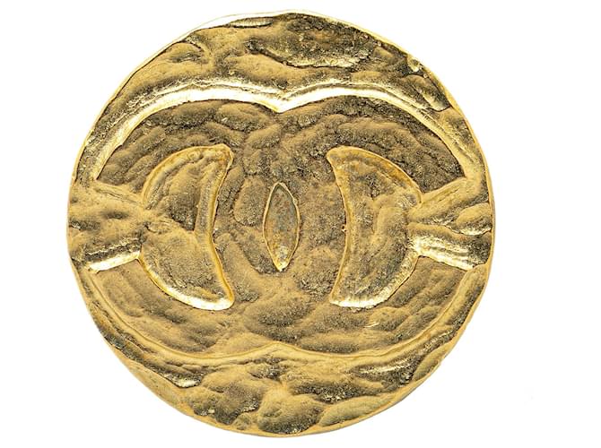 Broche redondo Chanel Gold CC Dourado Metal Banhado a ouro  ref.1363722