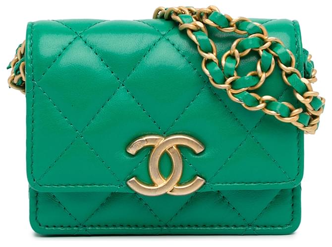 Chanel Green CC Quilted Lambskin Clutch with Chain Leather  ref.1363803