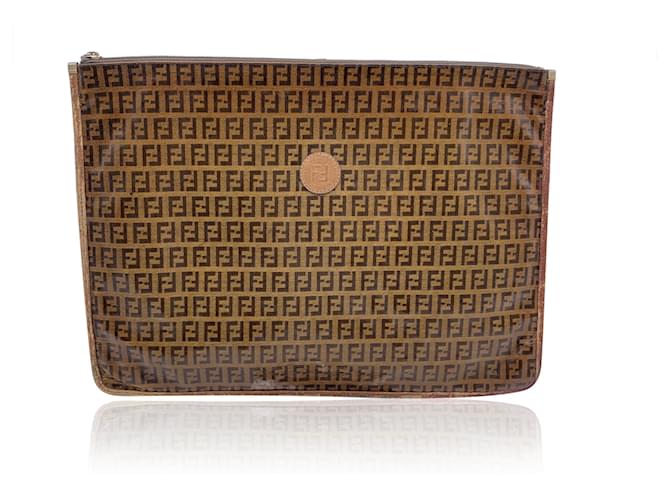 Fendi Bolso clutch estilo portafolios de lona de vinilo con monograma marrón vintage Castaño Plástico  ref.1365510