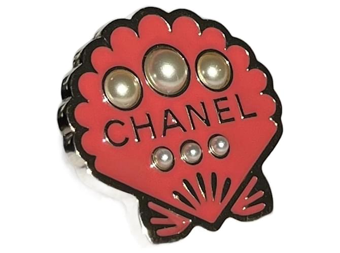 Chanel Pins & brooches Pink Metal Enamel  ref.1366300