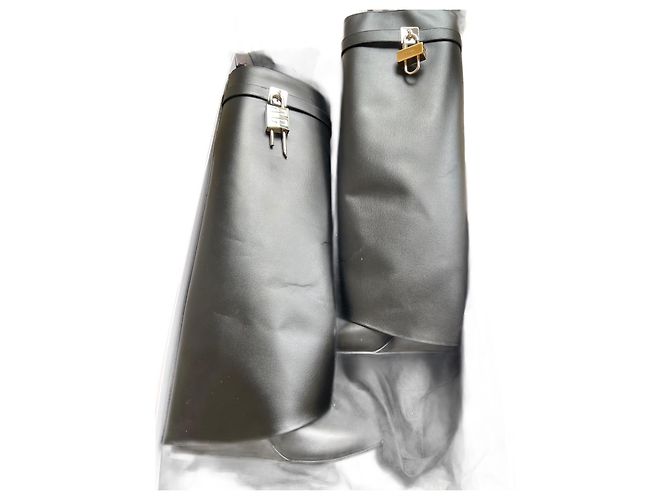 Bottes Givenchy Shark Lock coupe ample en cuir Noir