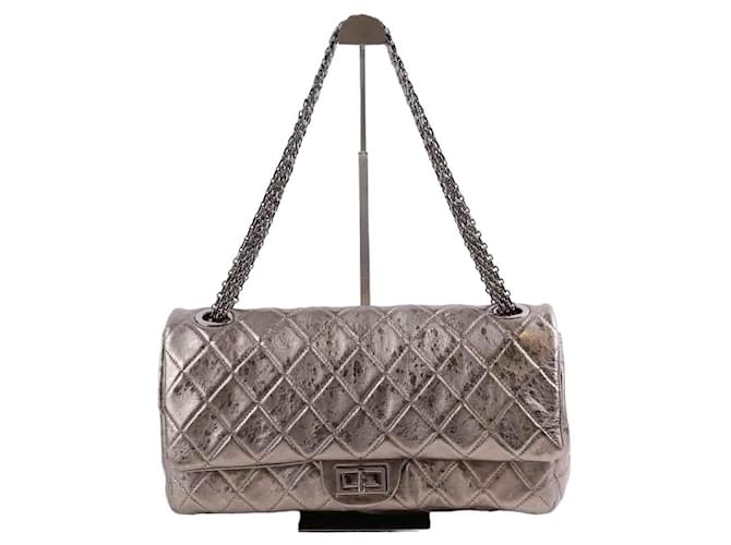 Chanel Leather shoulder handbag Silvery  ref.1366546