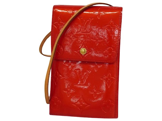 Louis Vuitton Sacos de embreagem Vermelho Couro envernizado  ref.1367571