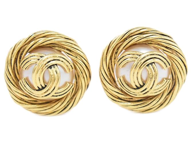 Chanel Brincos Dourado Metal  ref.1367770