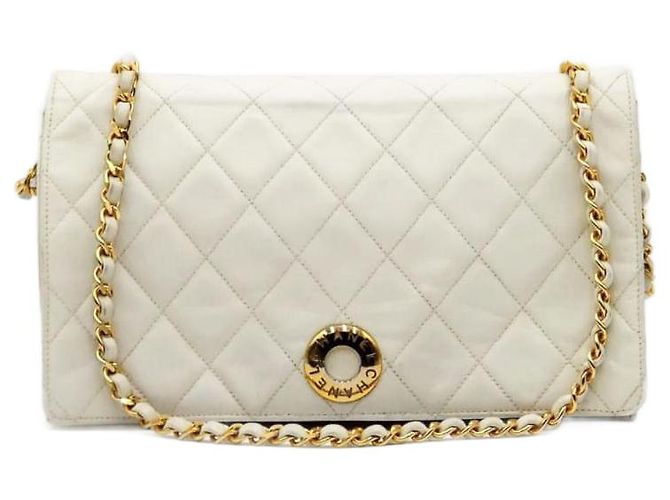 Wallet On Chain Carteira de corrente clássica e atemporal da Chanel com aba única e alça de ombro. Branco