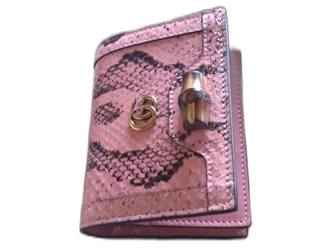 Gucci Portefeuille pour cartes de visite Diana Python Cuirs exotiques Rose  ref.1367850