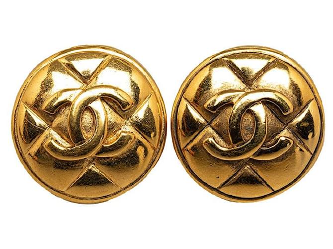 Chanel CC Quilted Clip On Earrings Golden  ref.1368254