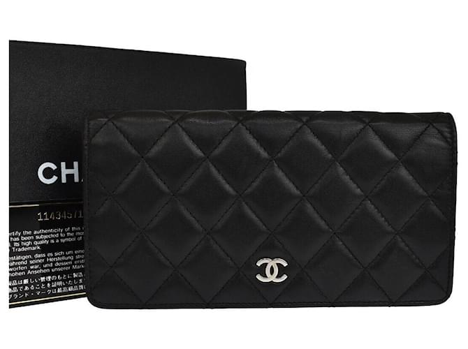 Classique Chanel matelassée Cuir Noir  ref.1369702