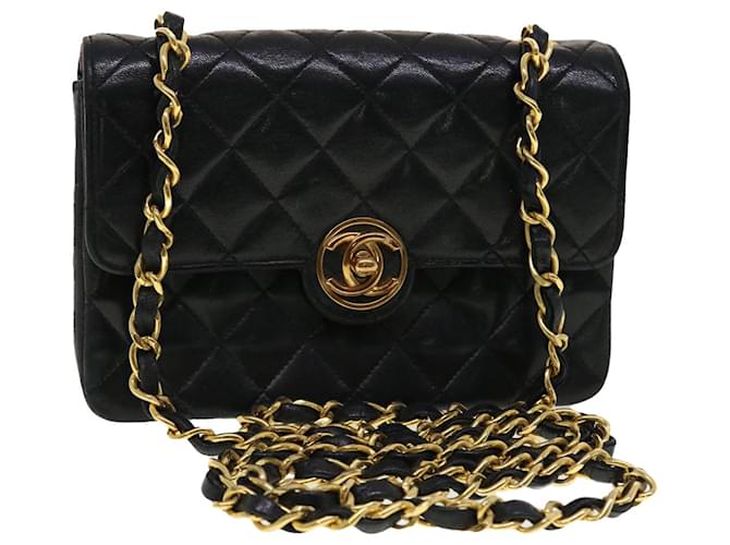 CHANEL Mini Bolsa De Ombro Com Corrente Matelassê Pele De Cordeiro Preto CC Auth 42862A  ref.1370117