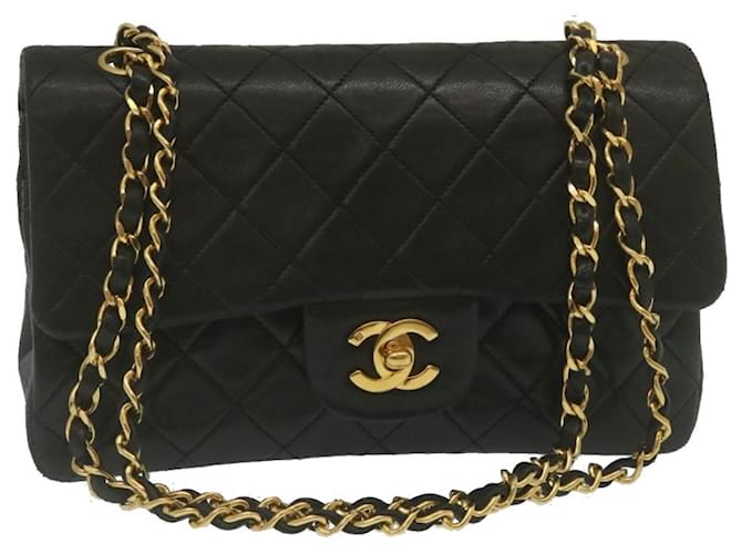 CHANEL Classic Matelasse 23 Bolsa de Ombro com Aba de Corrente Pele de Cordeiro Preto Auth 67486A Dourado Couro  ref.1370118